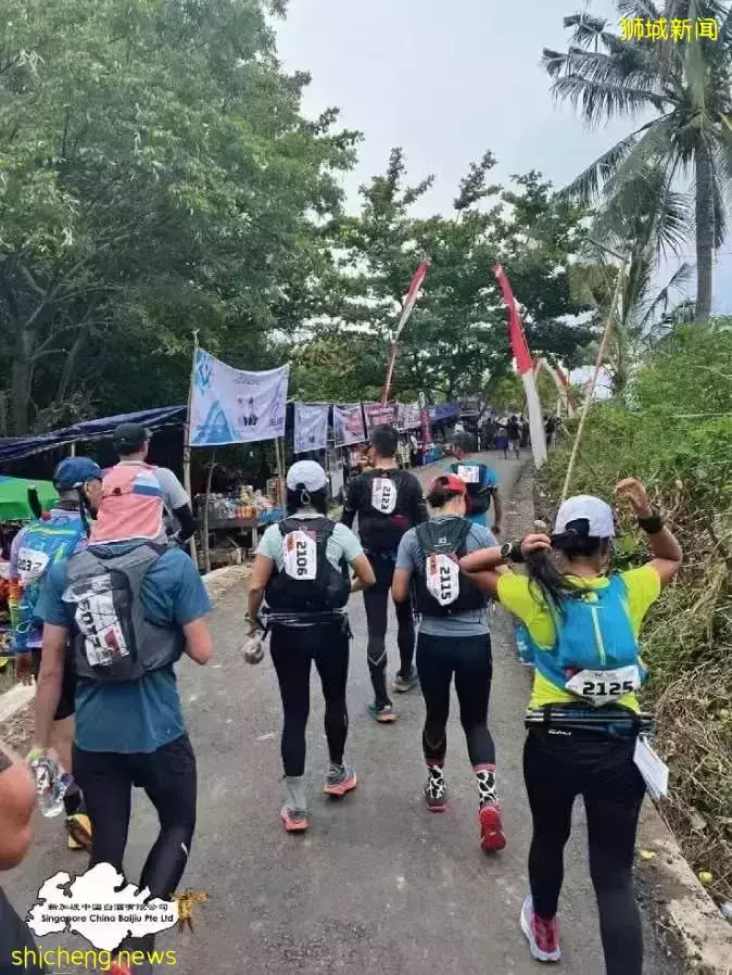 RINJANI 100越野赛超燃开跑！“茅粉”勇攀印尼林贾尼火山，携茅台共同登顶