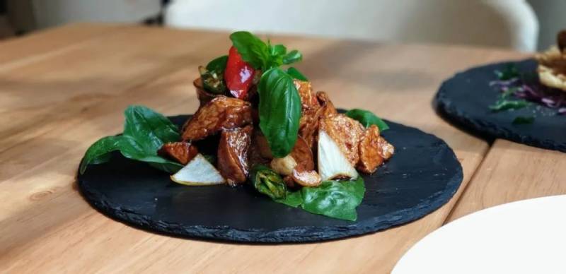 美食博主愛上了皇室禦廚的秘密花園