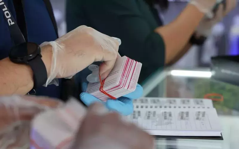 涉冒用身份注册预付电话卡 五男女被控