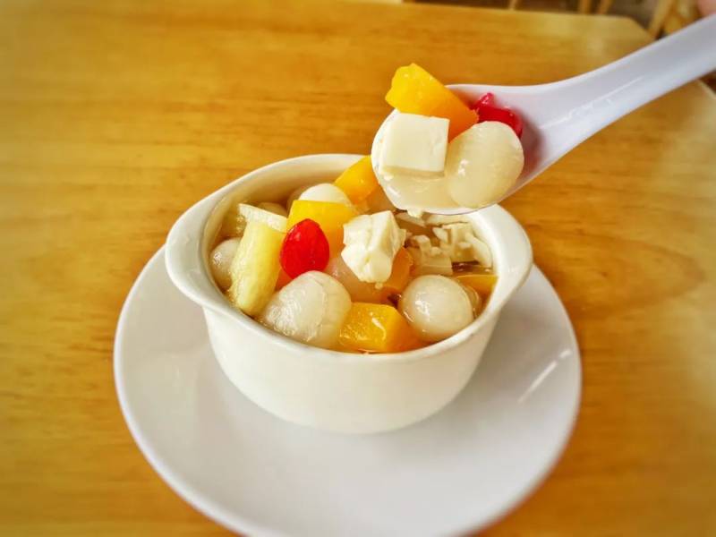 狮城港式粤菜四大名厨之一,坐镇新加坡河畔20年老字号,为你带来惊喜和福利