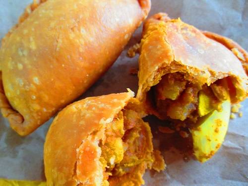 新加坡最受歡迎的Curry Puffs大盤點！不止有老曾記！超地道美食吃起來