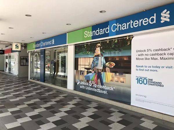 勿洛中心的两层店屋挂牌出售，售价1050万新元