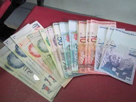 新加坡也有“棺材房”？公寓储藏室月租$500新币，腿都伸不直