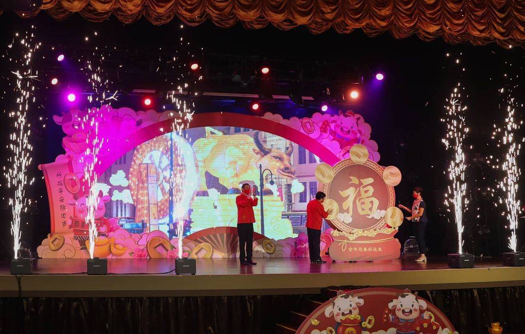 前天牛車水到處是人!新加坡嚴懲防疫違規,20組人在公園被罰款