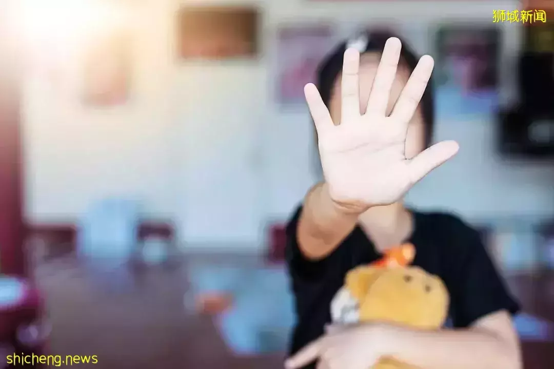 坐牢33年，最高鞭刑24下！禽獸生父性侵4個女兒十余年！新加坡這些行爲也會被鞭