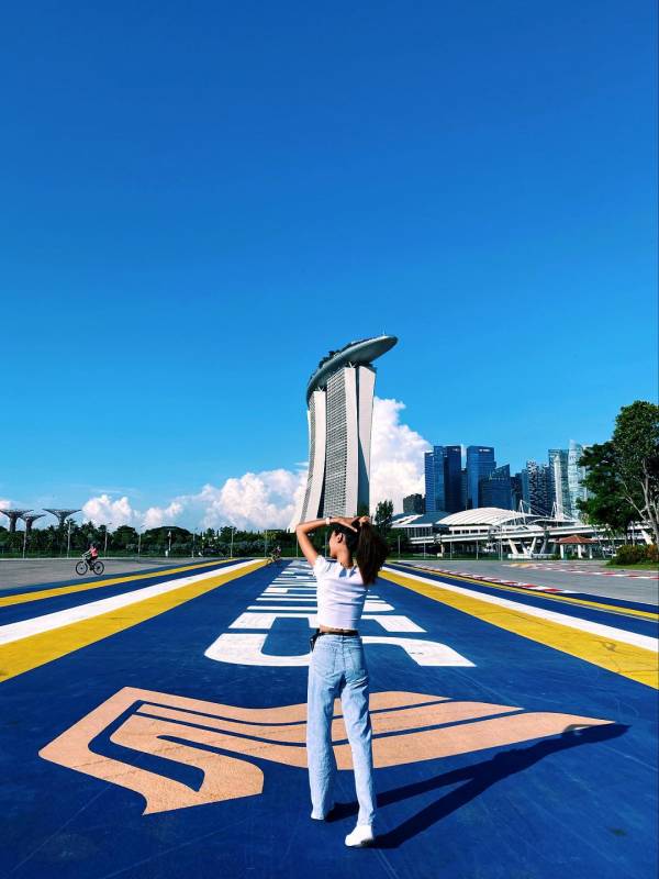 小新最夯网红地!超酷炫新航标志F1跑道