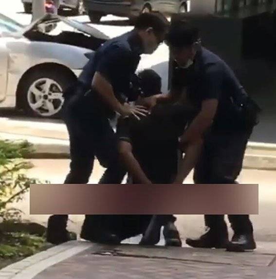 轎車司機遭警追 撞車再撞地鐵站 女警到場指揮交通 遭休旅車撞倒