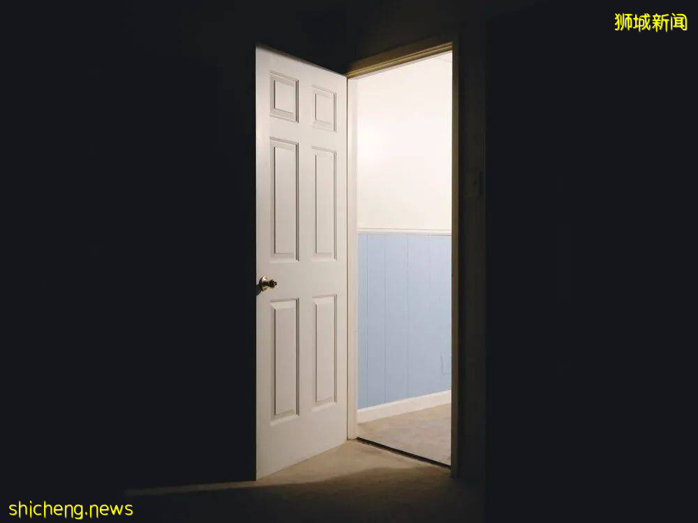 邻居闻到腐臭味后才发现,新加坡这个独居老太已去世