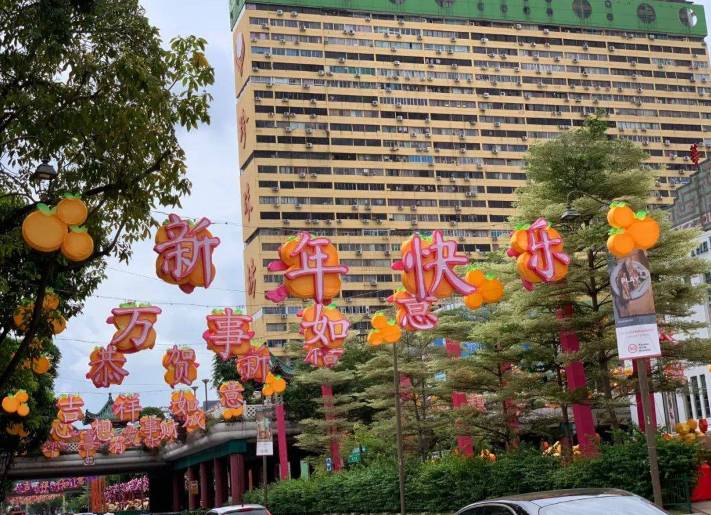 新加坡唐人街解鎖網紅打卡新姿勢,網友:滿滿的豐收味兒