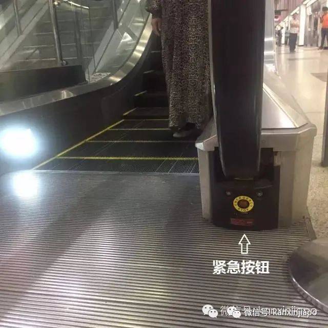 新加坡Vivocity電動扶梯“咬”人事故