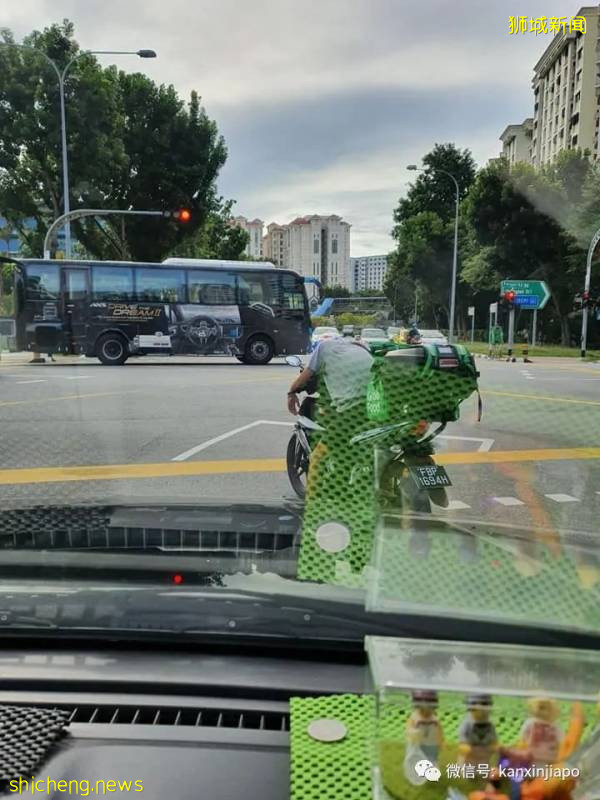 疫情期间,外卖小哥送餐半路忽然“倒下”