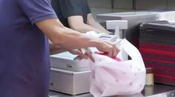 新加坡五家小贩中心,取消一次性餐盒了