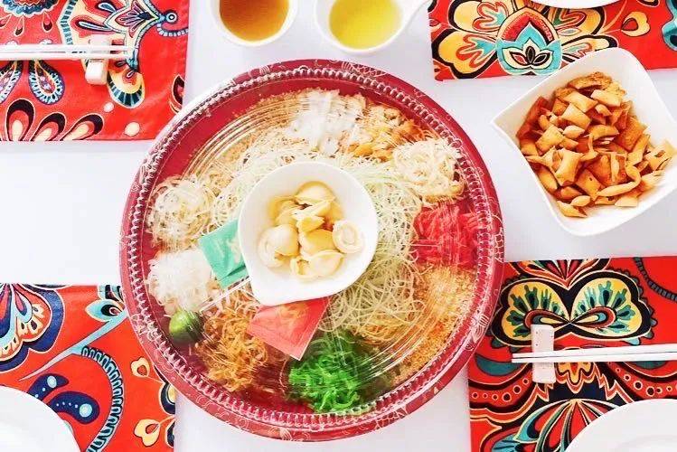 捞鱼生都要戴口罩了?外带回家不香吗