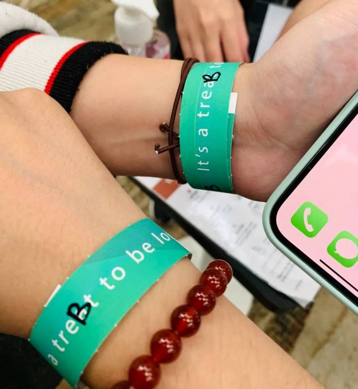 聽說很多人去了樟宜機場免稅區逛街？我們翹班去體驗了一把