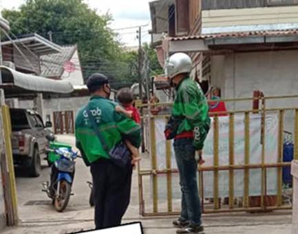 新加坡外賣小哥:你的外賣到了,請簽收一下