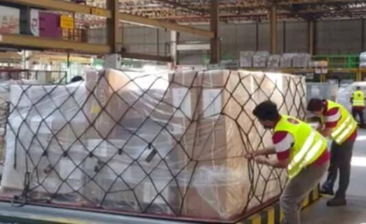 印度疫情幾近失控!中國2000台制氧機已到、新加坡醫療物資已到、美國呢