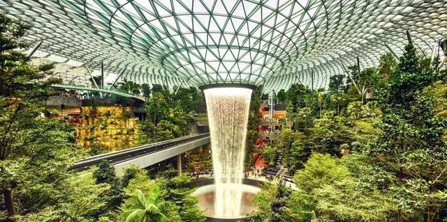 每年300多万人从中国涌入新加坡,就是为了这些