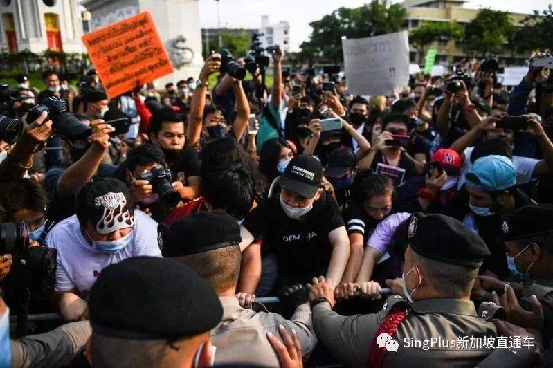新加坡在抗疫，泰國也在“抗議”，這位鄰居是怎麽了
