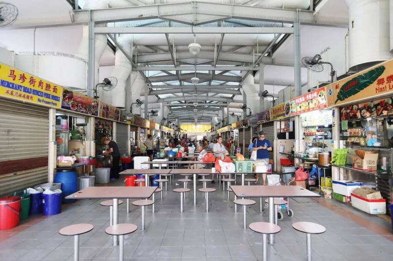 新加坡小販中心再現殘忍案件!年輕男子渾身是血,倒在地上