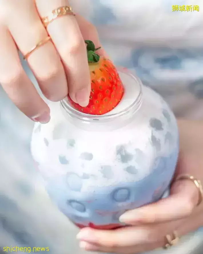 LiHO超人气草莓系列回归!惊喜草莓糖葫芦登场!购买还附赠超可爱草莓杯🍓