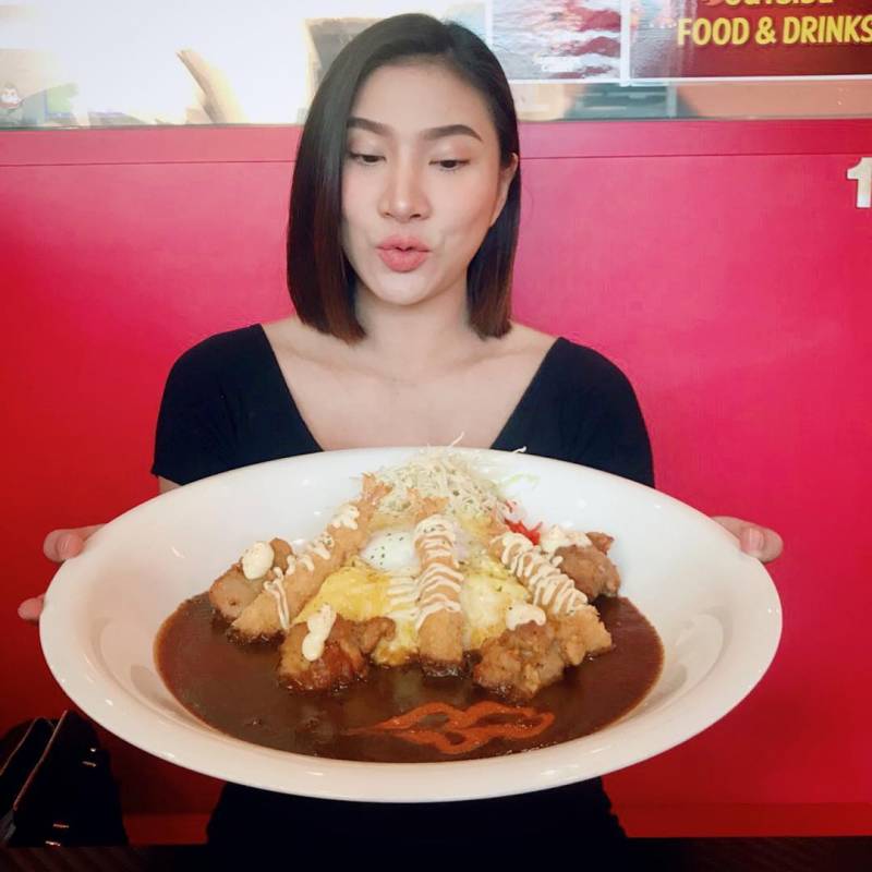 盤比臉大的日式靈魂咖喱飯🍛！ 料超足+量超大！新店開張隱藏菜色大公開！新店開張還有特價券可領喔