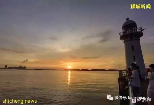 在新加坡看落霞云归，远眺柔佛海峡灯塔复明
