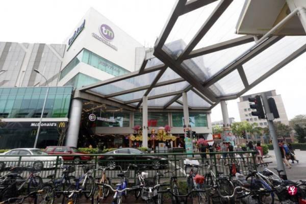 凌晨进行打扫商场 工人从天花板坠死