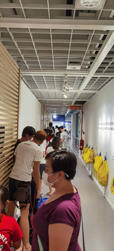 實拍！新加坡宜家餐廳排隊幾十米，人擠人，他們都爲這個而來