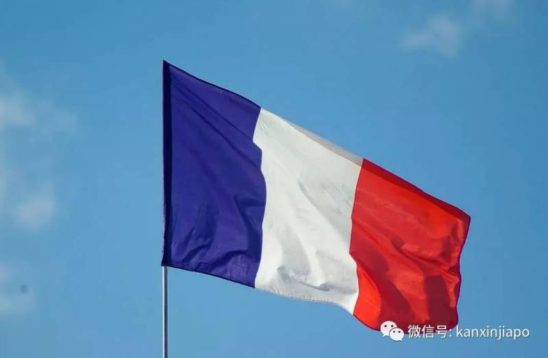 紅藍白色燈柱，這個新加坡理發店的傳統標志代表了什麽