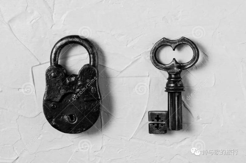 放着也没人偷？新加坡独特文化，用手机占位子