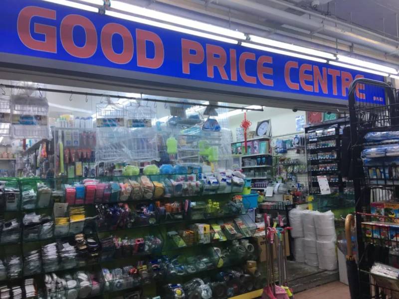 “委屈!拿着一千元新币大钞去超市买烟,被人说我用假币!”