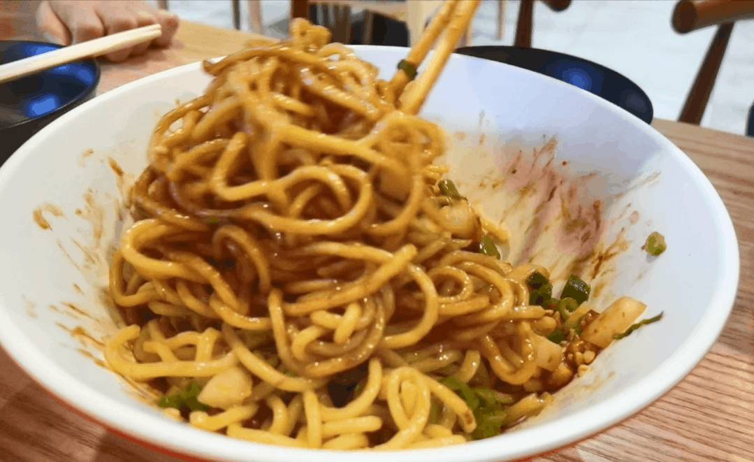 武汉热干面、新疆风味烤串来新加坡了！吃面撸串仅9.9新币，手慢无