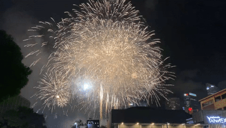 超酷炫！2020跨年烟火，无人机方阵，灯光秀照亮新加坡