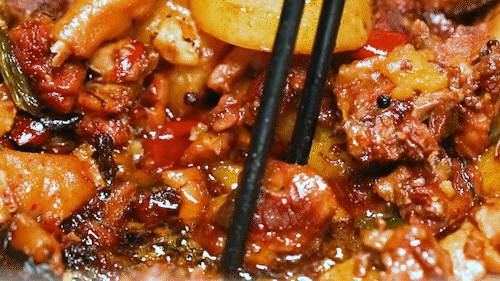 藏在新加披的农家柴火鸡,闹市里难得的淳朴美味