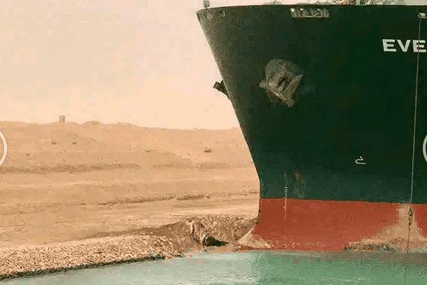 通了！給全世界“添堵”6天後，蘇伊士運河終于通了！新加坡也長舒一口氣