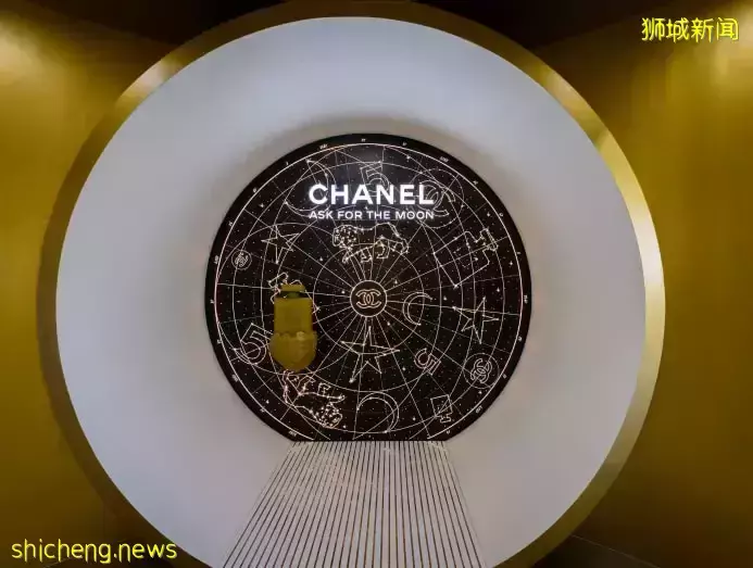 乌节路巨型香奈儿圣诞树!超美超梦幻,打卡拍照还可以领取Chanel徽章哦