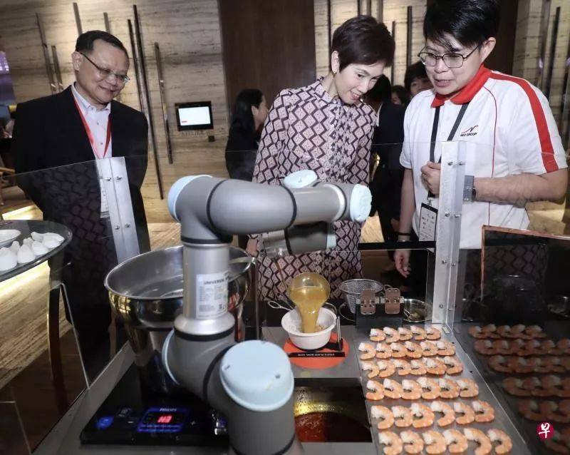 外劳配额明年收紧，新加坡服务业如何应对