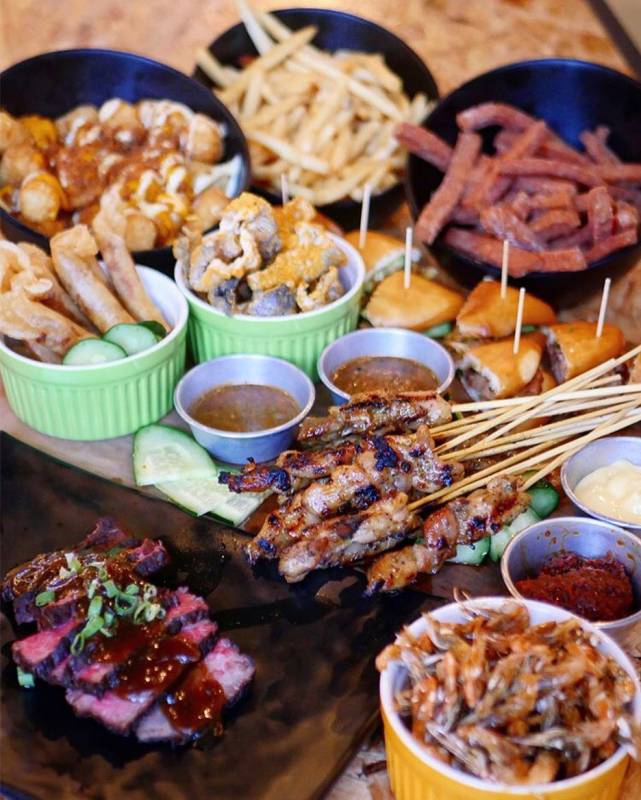 新加坡街机酒吧👾 Level Up 喝酒玩游戏🎮 老式电玩机经典重现、90后集体回忆地