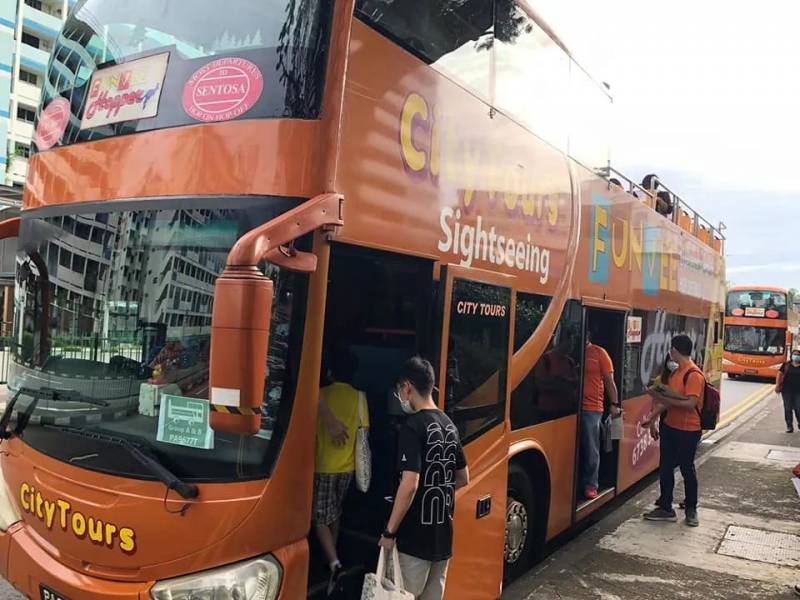 新加坡“吃喝購物在鄰裏”首個遊覽團已結束觀光，議員陪同，明星導遊