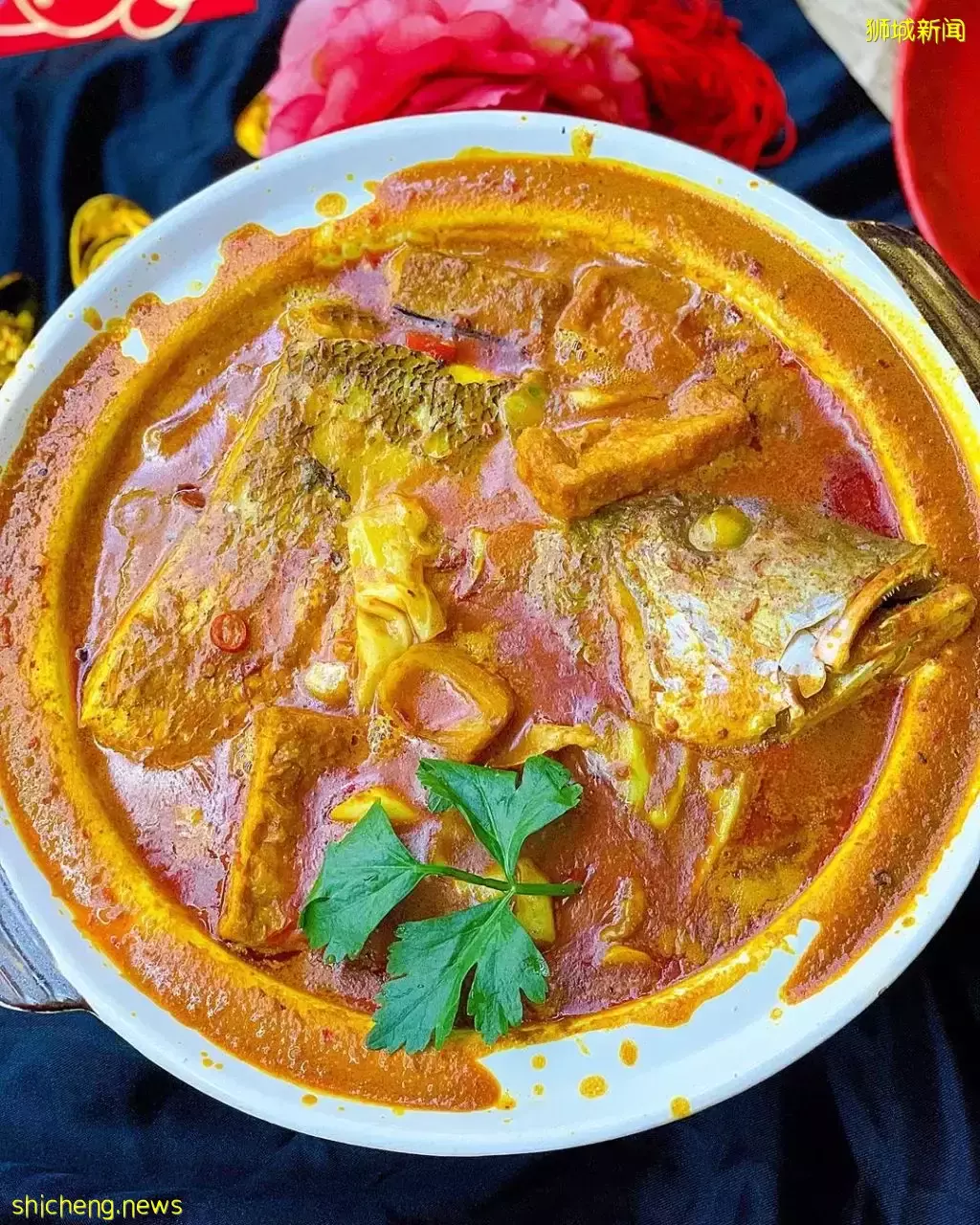 咖啡店里的煮炒小档🤤 现点现炒、锅气十足!Q弹滑顺的月光河粉一大盘才S$5🔥