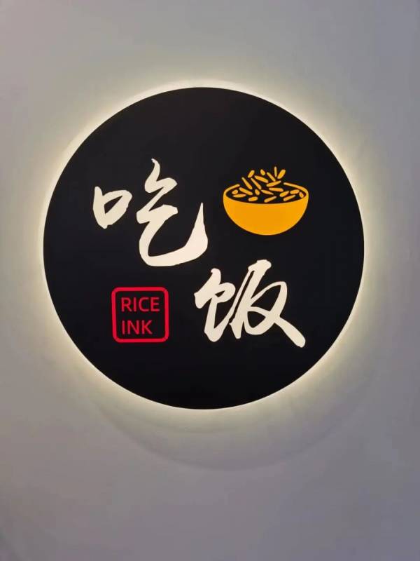 這裏居然有一家藏在鬧市裏的中餐小館!下雨天,要不要來碗馄饨