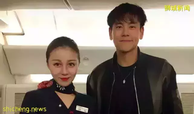 成龙和空姐搂肩照流出,还要电话、地址?女方回应!他两次为新加坡做好事而被骂