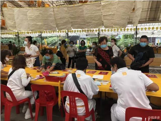 李显龙:每个善举都是新加坡甘榜精神的传承