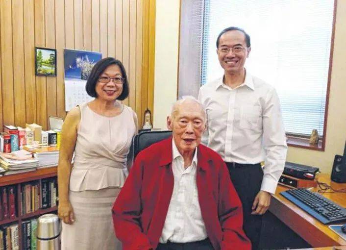 棄“政”轉“商”：新加坡前外長楊榮文的故事
