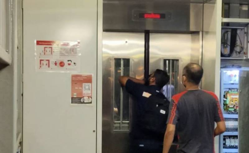 實拍!新加坡地鐵線大崩潰!人擠人,黑暗中被鎖車廂三小時