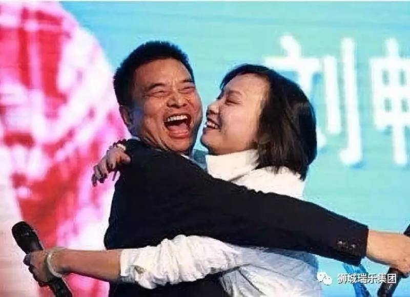 从四川走出的两位首富，前后紧接移民新加坡