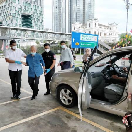 與女兒失散20年 父親終越堤返馬 一家團聚