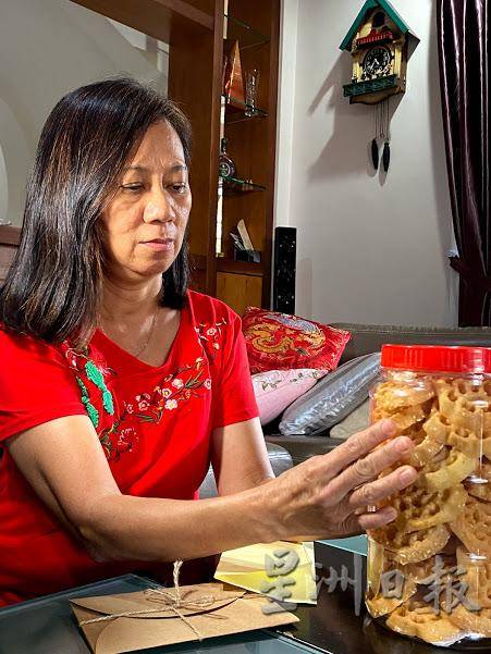 分隔馬新無法團聚 母女互送年餅解鄉愁