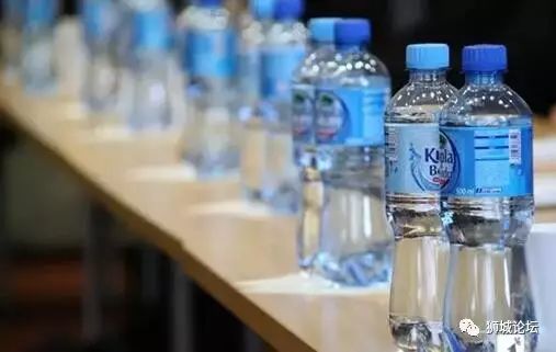 你知道新加坡$0.4的水和$2的水有什么区别吗？真相原来是这样