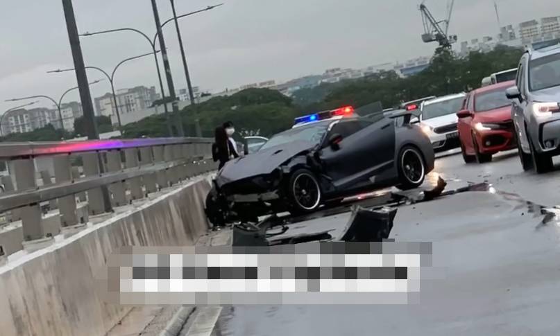 昨天!新加坡遭40年来最强暴雨袭击,全岛多处被洪水淹没,驾车犹如水中行船